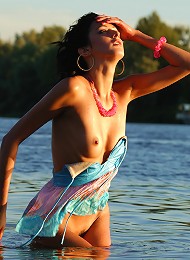 Zemani.com Vika Ad - The Stylish Brunette In Blue Plays Artistically And Shows Her Body On The Big River.
